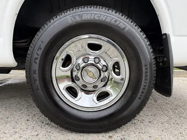 2004 Chevrolet Express 3500 8 Passenger Cargo Van - Photo 51