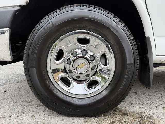 2004 Chevrolet Express 3500 8 Passenger Cargo Van - Photo 53