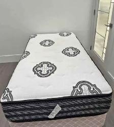 Queen Size Memory Foam Mattress – Medium Firm Luxury