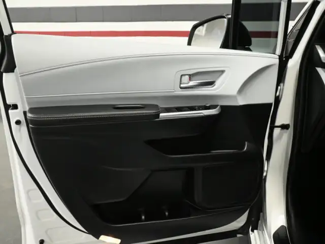 2025 Toyota Sienna XLE 8-Passenger No Accident Sunroof Digital D - Photo 11