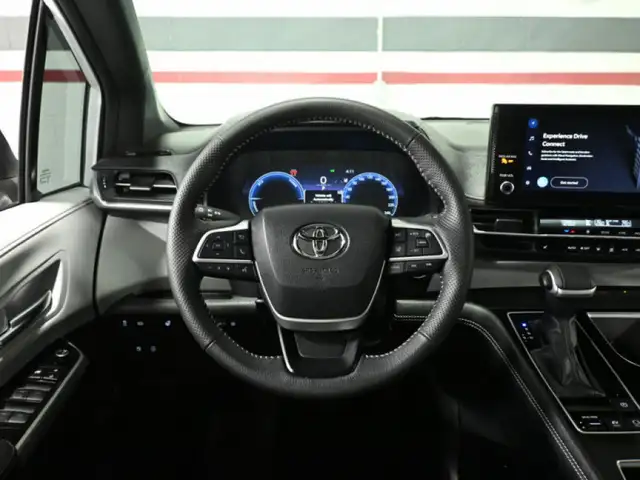 2025 Toyota Sienna XLE 8-Passenger No Accident Sunroof Digital D - Photo 12