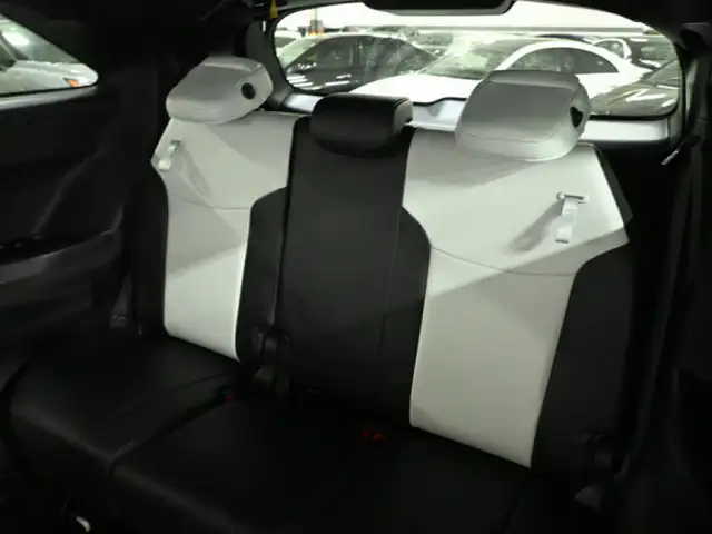 2025 Toyota Sienna XLE 8-Passenger No Accident Sunroof Digital D - Photo 24