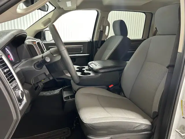 RAM 1500 Classic Slt Awd V8 2023 a vendre - Photo 9