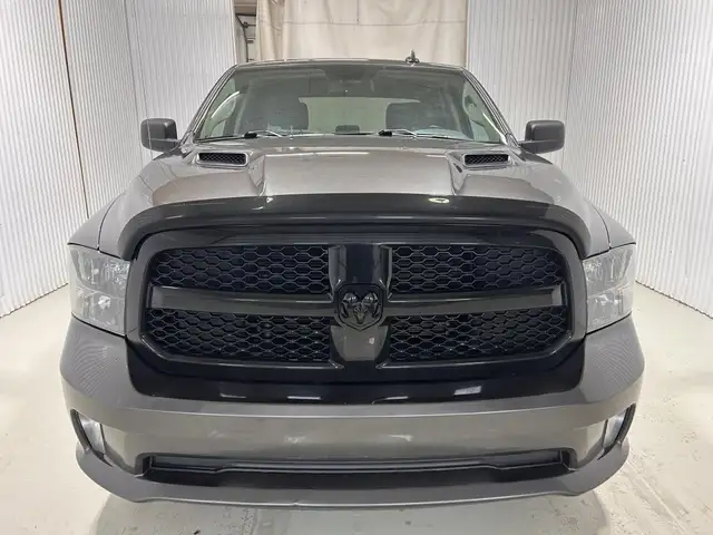 RAM 1500 Classic Express cabine d'équipe 4x4 caisse de 5 pi 7 po - Photo 2