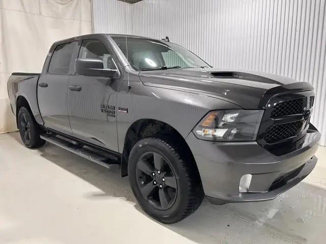 RAM 1500 Classic Express cabine d'équipe 4x4 caisse de 5 pi 7 po - Photo 4