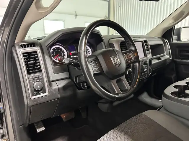 RAM 1500 Classic Express cabine d'équipe 4x4 caisse de 5 pi 7 po - Photo 11