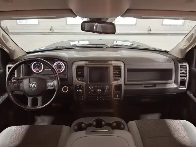 RAM 1500 Classic Express cabine d'équipe 4x4 caisse de 5 pi 7 po - Photo 13