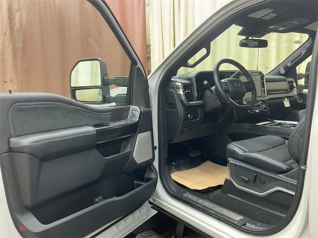2026 FORD F-350 Super Duty Platinum - Photo 10