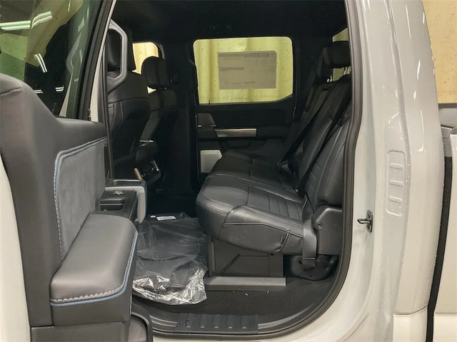 2026 FORD F-350 Super Duty Platinum - Photo 12