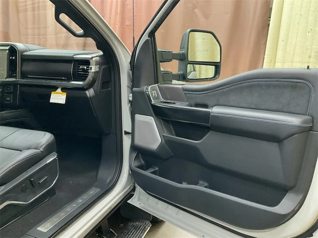 2026 FORD F-350 Super Duty Platinum - Photo 15