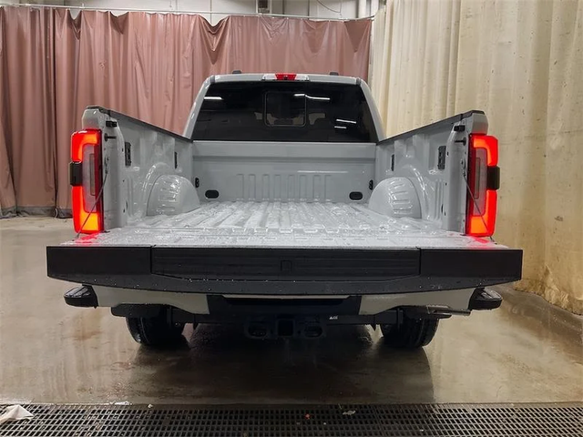 2026 FORD F-350 Super Duty Platinum - Photo 16