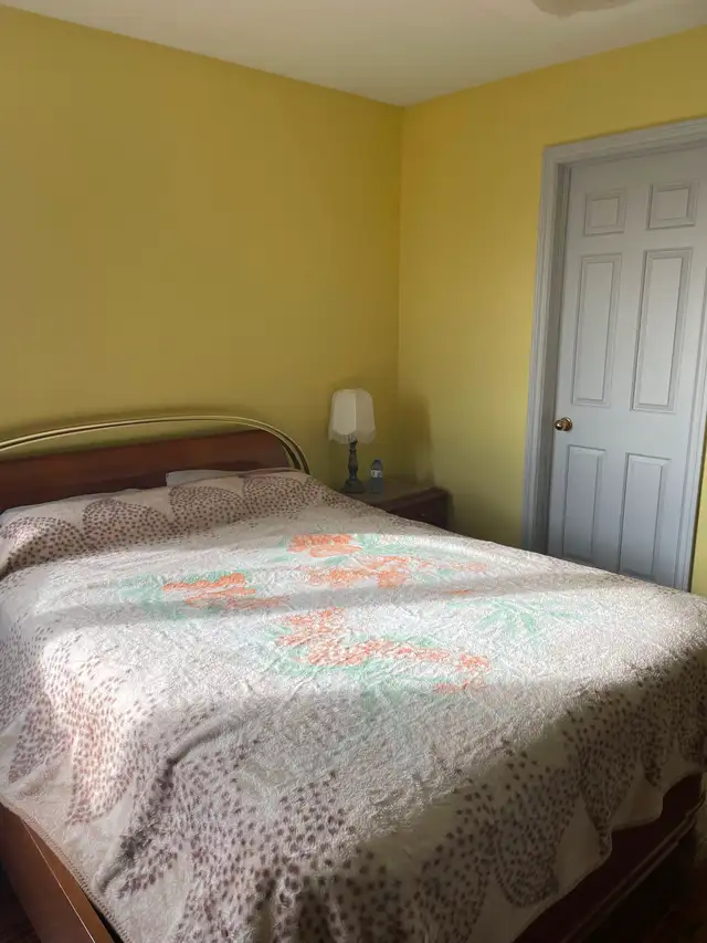 Room for rent in large  2 storey home at Yonge & Finch. W - Photo 4