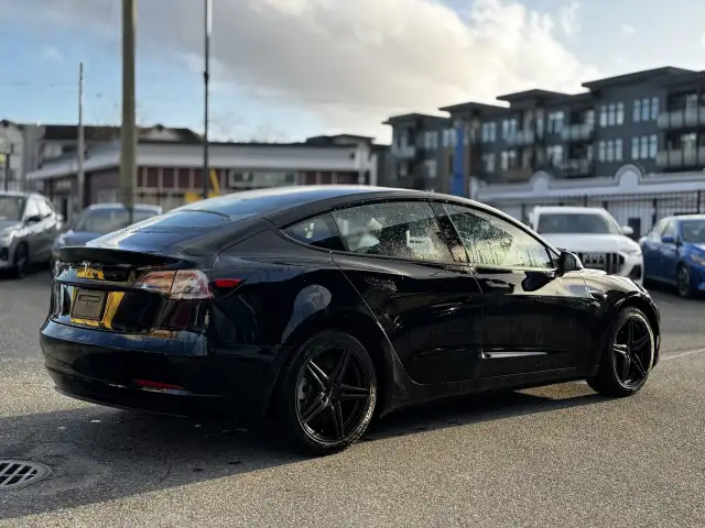 2023 TESLA MODEL 3 - Photo 3