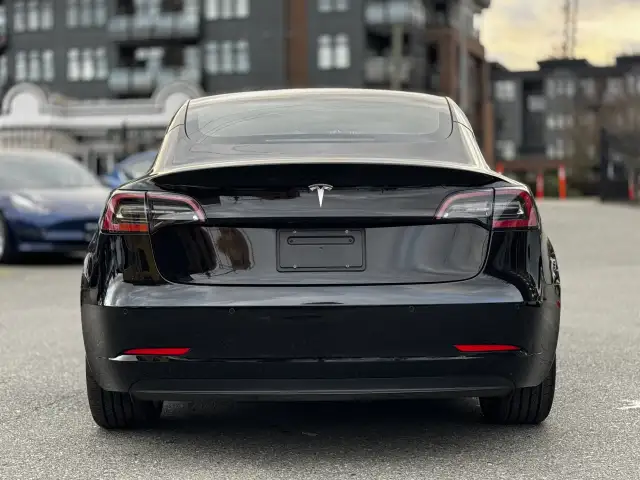 2023 TESLA MODEL 3 - Photo 4