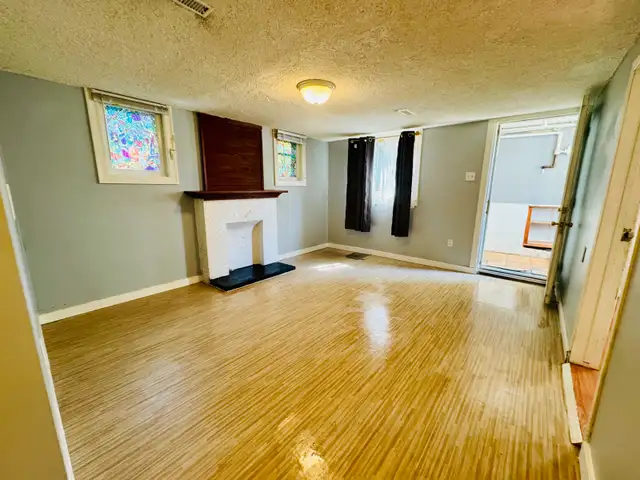 Bright Two- bedroom Basement Suite In Inglewood