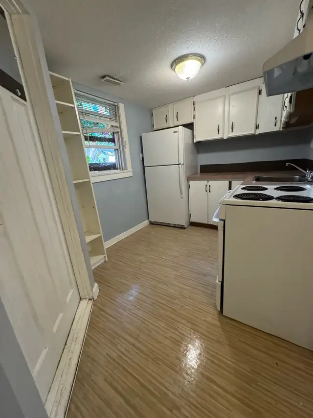 Bright Two- bedroom Basement Suite In Inglewood - Photo 6