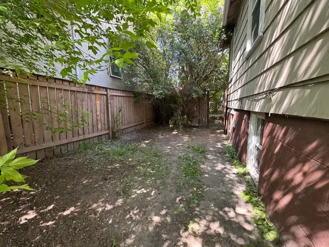 Bright Two- bedroom Basement Suite In Inglewood - Photo 7
