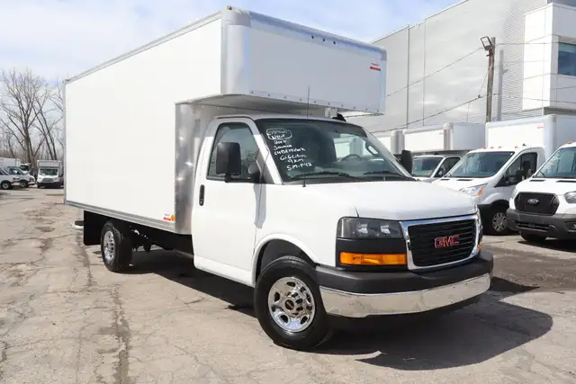 GMC Savana Cargo CUBE 14 PIEDS   DECK / CAMION NEUF / 9 KM / 6.6 - Photo 2