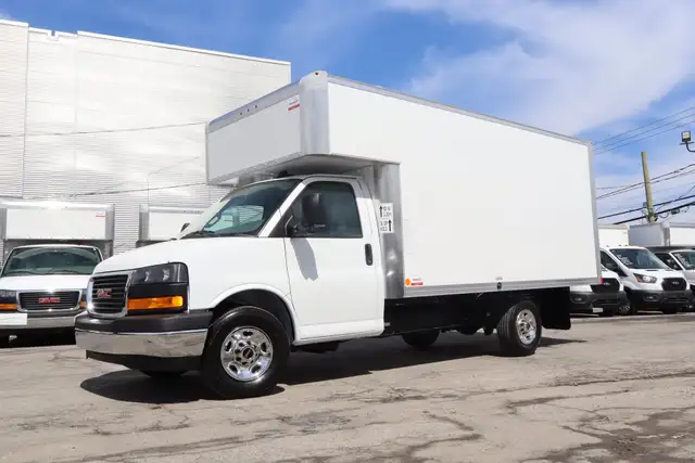 GMC Savana Cargo CUBE 14 PIEDS   DECK / CAMION NEUF / 9 KM / 6.6 - Photo 7