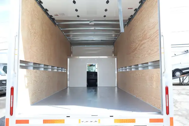 GMC Savana Cargo CUBE 14 PIEDS   DECK / CAMION NEUF / 9 KM / 6.6 - Photo 9