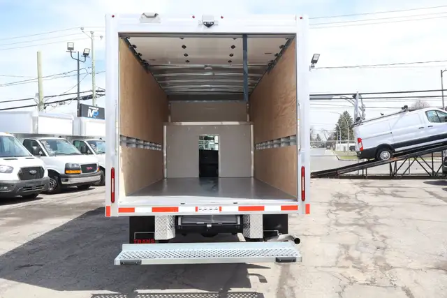 GMC Savana Cargo CUBE 14 PIEDS   DECK / CAMION NEUF / 9 KM / 6.6 - Photo 10