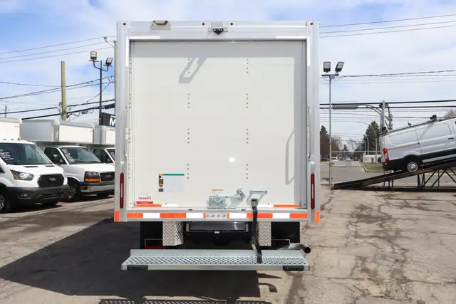 GMC Savana Cargo CUBE 14 PIEDS   DECK / CAMION NEUF / 9 KM / 6.6 - Photo 15