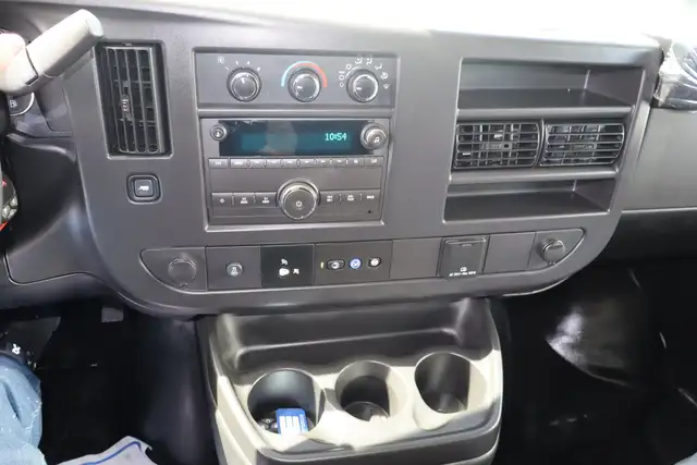 GMC Savana Cargo CUBE 14 PIEDS   DECK / CAMION NEUF / 9 KM / 6.6 - Photo 18