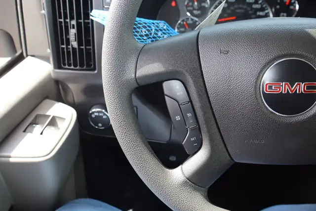 GMC Savana Cargo CUBE 14 PIEDS   DECK / CAMION NEUF / 9 KM / 6.6 - Photo 19