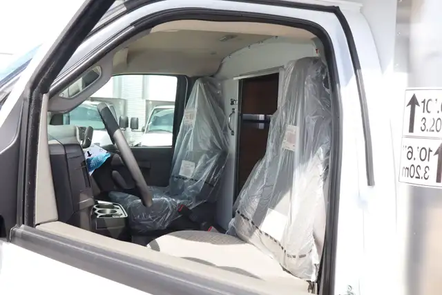 GMC Savana Cargo CUBE 14 PIEDS   DECK / CAMION NEUF / 9 KM / 6.6 - Photo 24