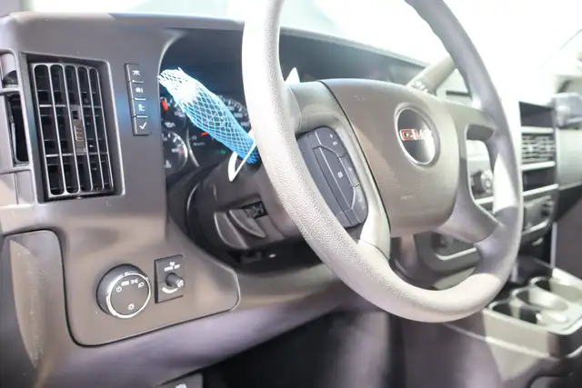 GMC Savana Cargo CUBE 14 PIEDS   DECK / CAMION NEUF / 9 KM / 6.6 - Photo 26