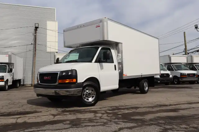 GMC Savana Cargo CUBE 14 PIEDS   DECK 6.6 LITRES / CAMION NEUF / - Photo 2