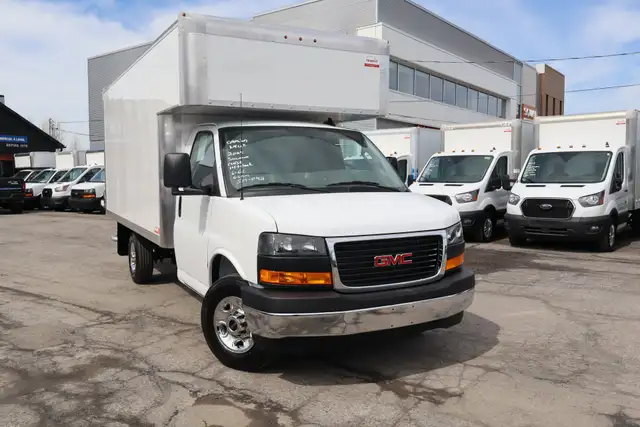 GMC Savana Cargo CUBE 14 PIEDS   DECK 6.6 LITRES / CAMION NEUF / - Photo 3