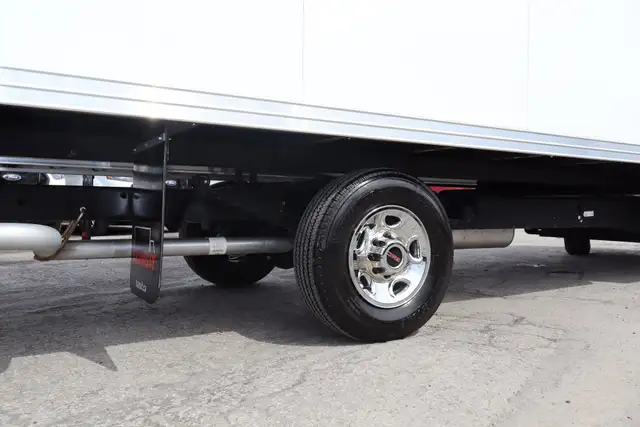 GMC Savana Cargo CUBE 14 PIEDS   DECK 6.6 LITRES / CAMION NEUF / - Photo 8