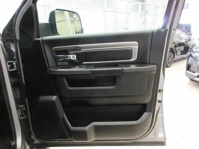 RAM 1500 CLASSIC 2022 WARLOCK CREW-CAB BOITE 5'7' 4X4 HEMI V8 5. - Photo 13