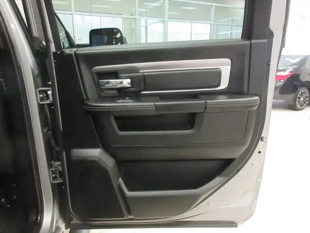 RAM 1500 CLASSIC 2022 WARLOCK CREW-CAB BOITE 5'7' 4X4 HEMI V8 5. - Photo 15