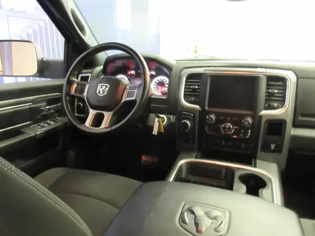 RAM 1500 CLASSIC 2022 WARLOCK CREW-CAB BOITE 5'7' 4X4 HEMI V8 5. - Photo 16