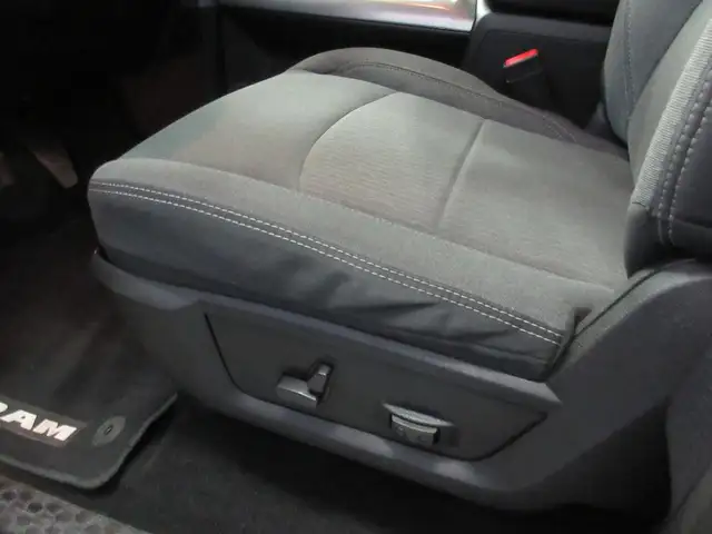 RAM 1500 CLASSIC 2022 WARLOCK CREW-CAB BOITE 5'7' 4X4 HEMI V8 5. - Photo 17