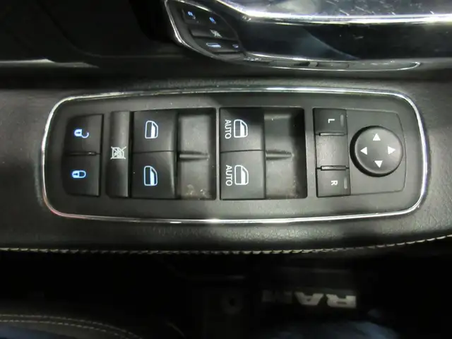 RAM 1500 CLASSIC 2022 WARLOCK CREW-CAB BOITE 5'7' 4X4 HEMI V8 5. - Photo 20