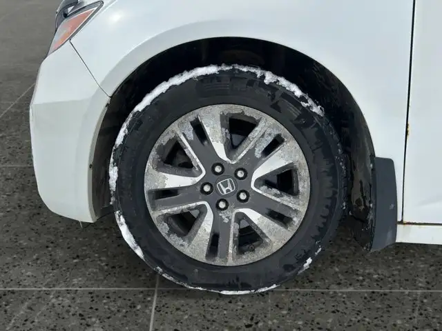 2014 Honda Odyssey Touring / FWD - Photo 11