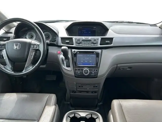 2014 Honda Odyssey Touring / FWD - Photo 17