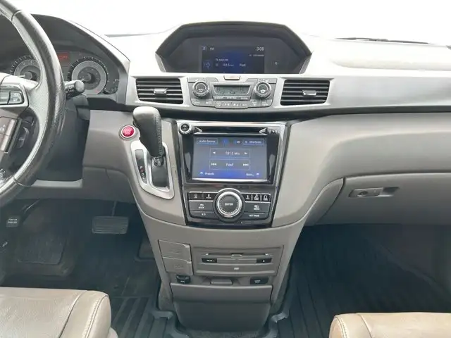 2014 Honda Odyssey Touring / FWD - Photo 18