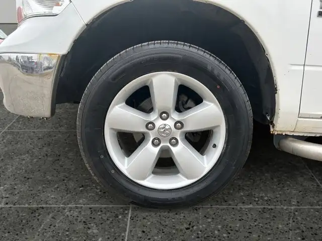 2019 Ram 1500 Classic SLT / 4WD - Photo 11