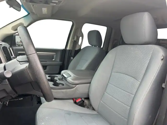 2019 Ram 1500 Classic SLT / 4WD - Photo 18