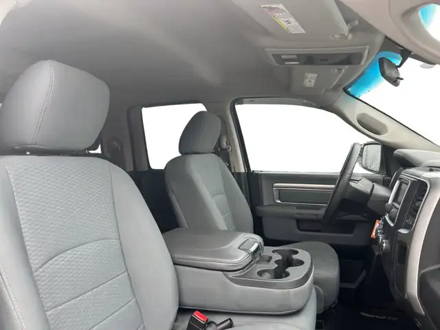 2019 Ram 1500 Classic SLT / 4WD - Photo 19