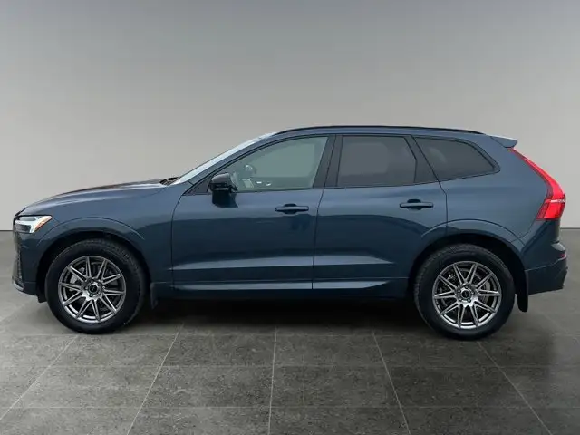 2022 Volvo XC60 R-Design / AWD - Photo 2