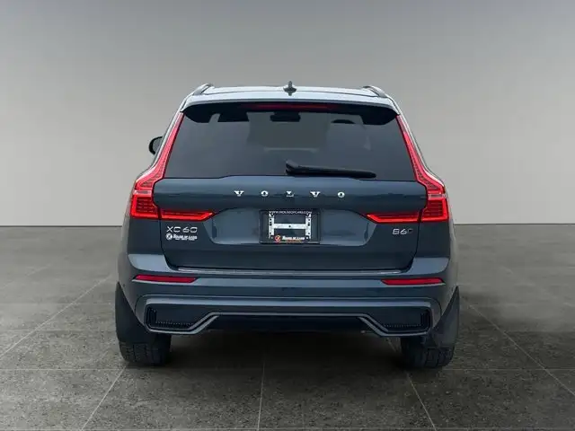 2022 Volvo XC60 R-Design / AWD - Photo 5