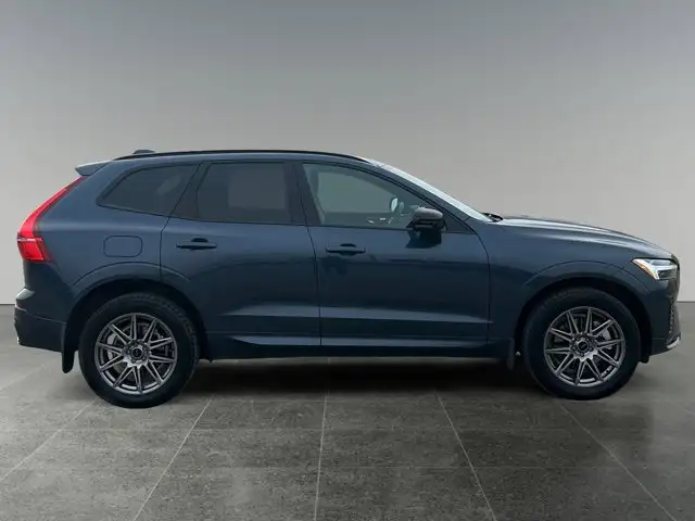 2022 Volvo XC60 R-Design / AWD - Photo 8