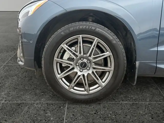 2022 Volvo XC60 R-Design / AWD - Photo 11