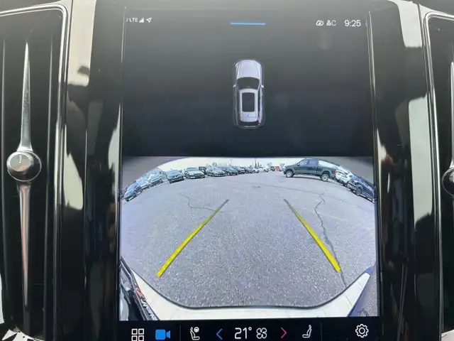 2022 Volvo XC60 R-Design / AWD - Photo 14