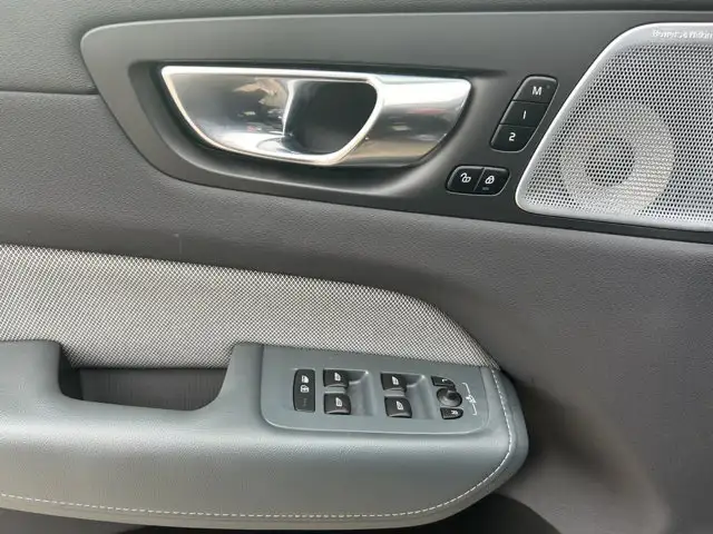 2022 Volvo XC60 R-Design / AWD - Photo 15